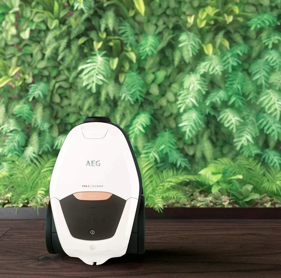 جاروبرقی 2200 وات آ ا گ مدل  VX82-1-ALR