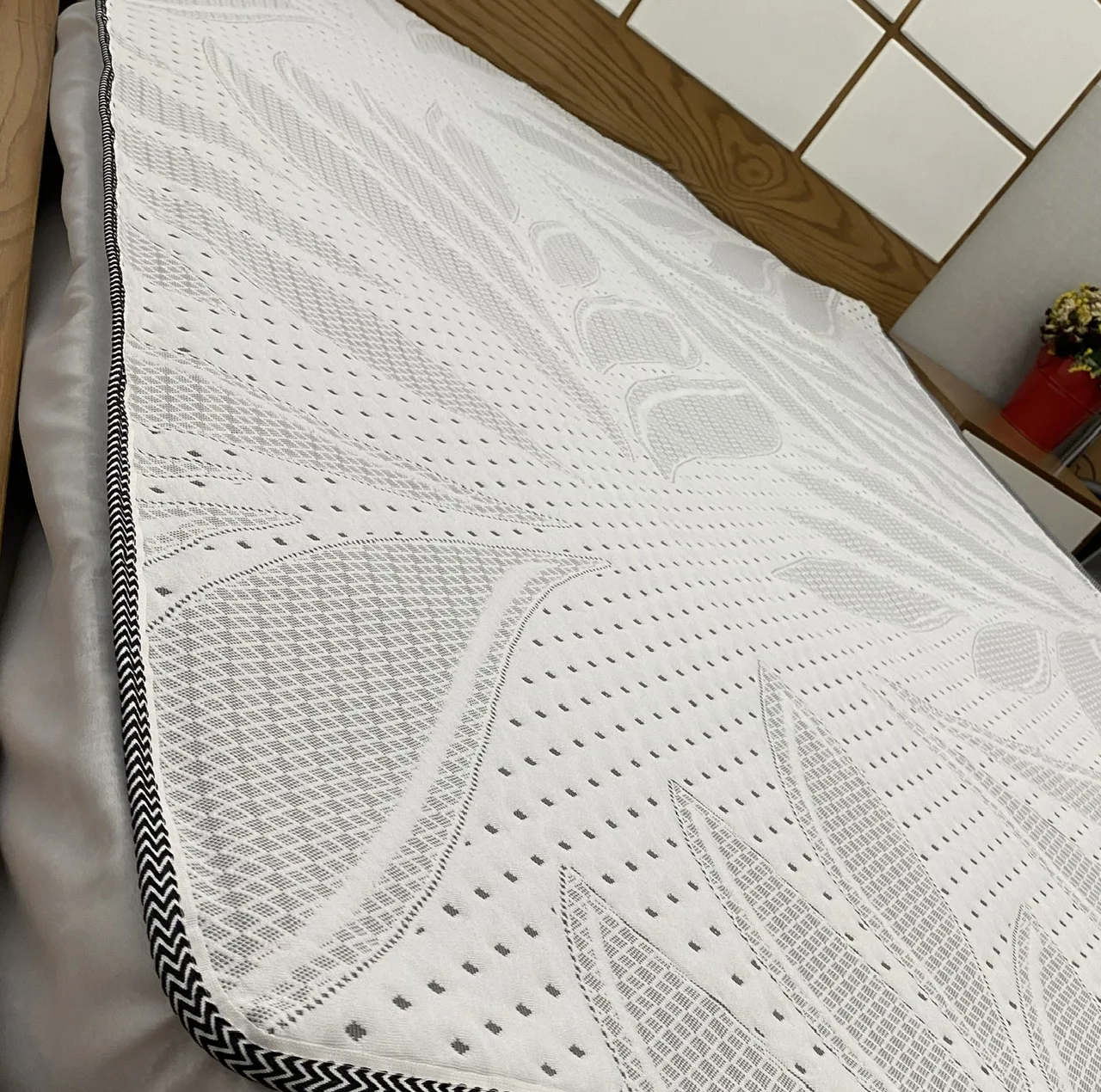 محافظ تشک لایت نایت مدل ضدآب دو نفره سایز 200x180 سانتی متر