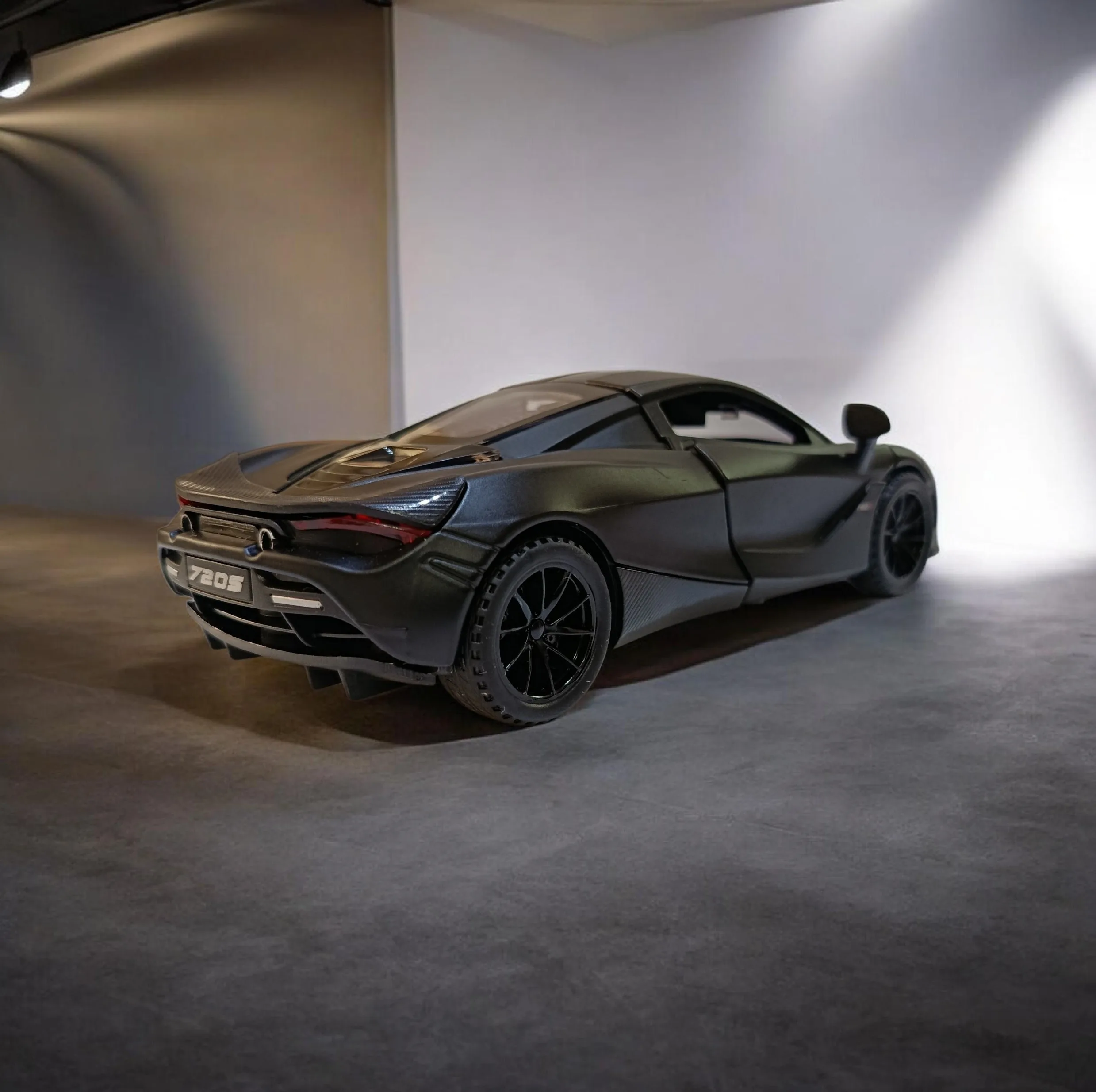ماشین بازی مدل مکلارن 720s بدنه فلزی مقیاس 1:28