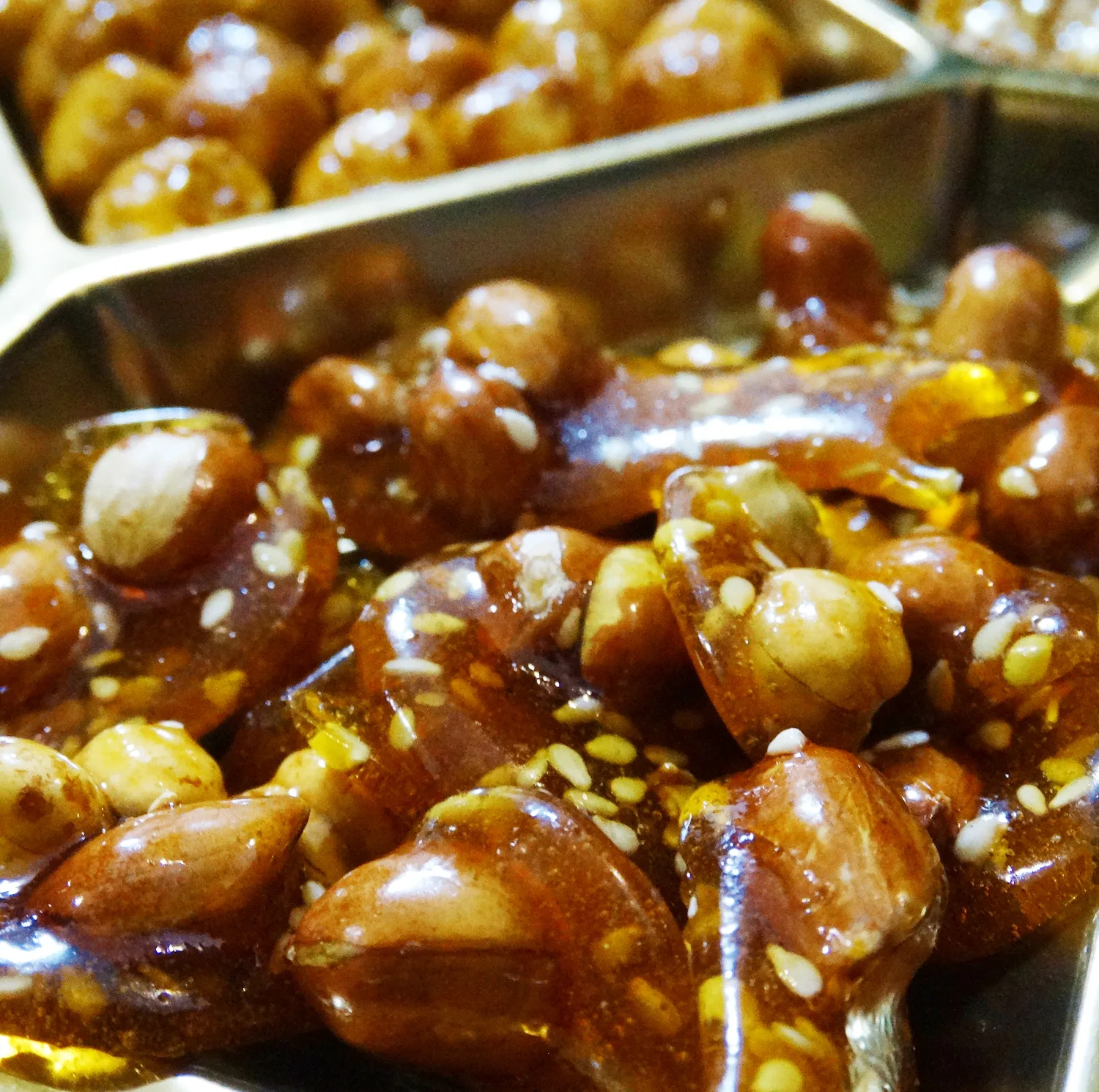 سوهان عسلی پنج مغز پذیرایی - 500 گرم