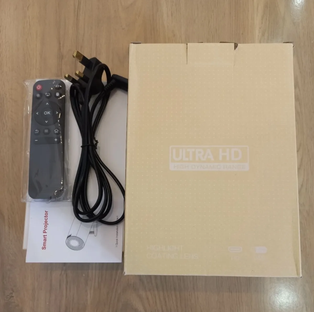 ویدئو پروژکتور آیریور مدل HY300 با رزولوشن 1280x720 تصویر 4K