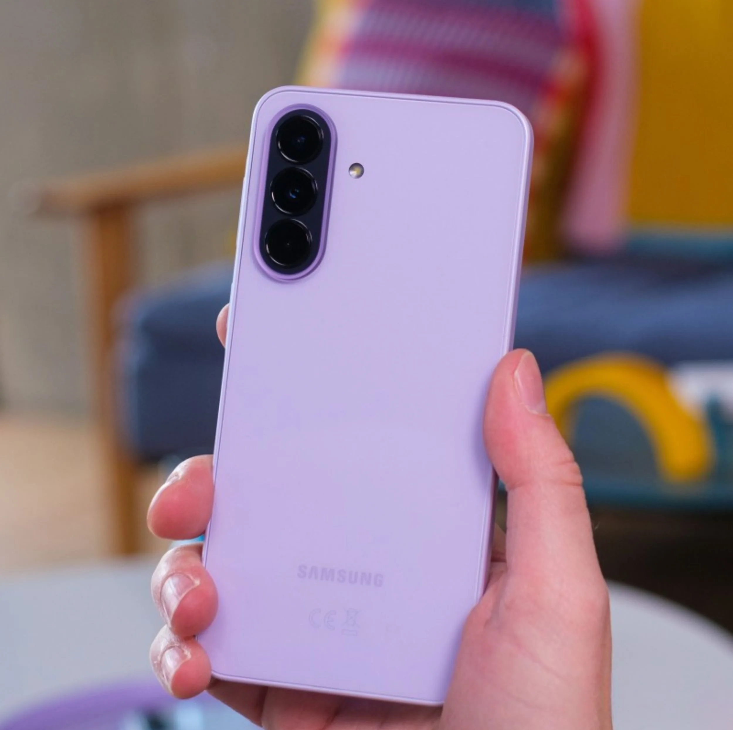 گوشی موبایل سامسونگ مدل Galaxy A37 دو سیمکارت ظرفیت 256 گیگابایت و رم 8 گیگابایت - ویتنام - به همراه شارژر 45 وات سامسونگ
