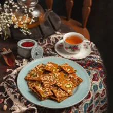 سوهان لقمه ای عسلی زعفرانی گز شیرین - 250 گرم