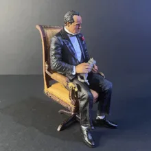 فیگور طرح پدر خوانده مدل نشسته ارتفاع ۱۶ سانتیمتر.