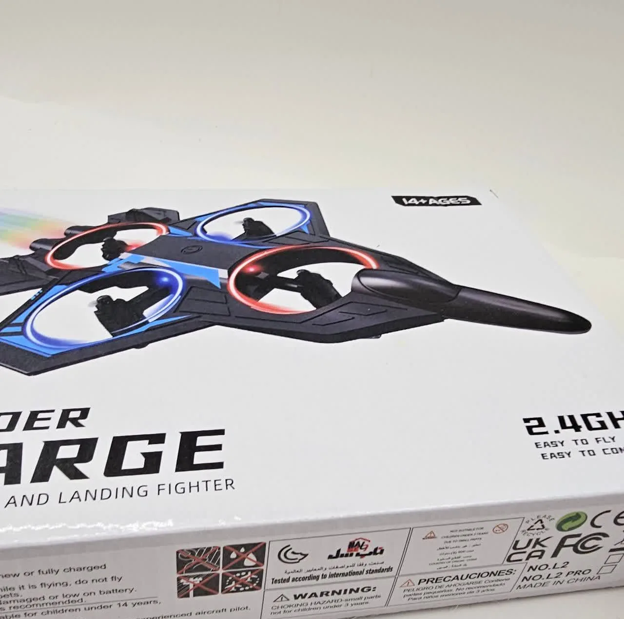هواپیما بازی ناب سل مدل جت جنگنده کنترلی عمود پرواز شارژی چراغدار کد Airplane Toy Jet Fighter Model, Vertical Flight, Rechargeable, Control, with Lights 2.4GHZ