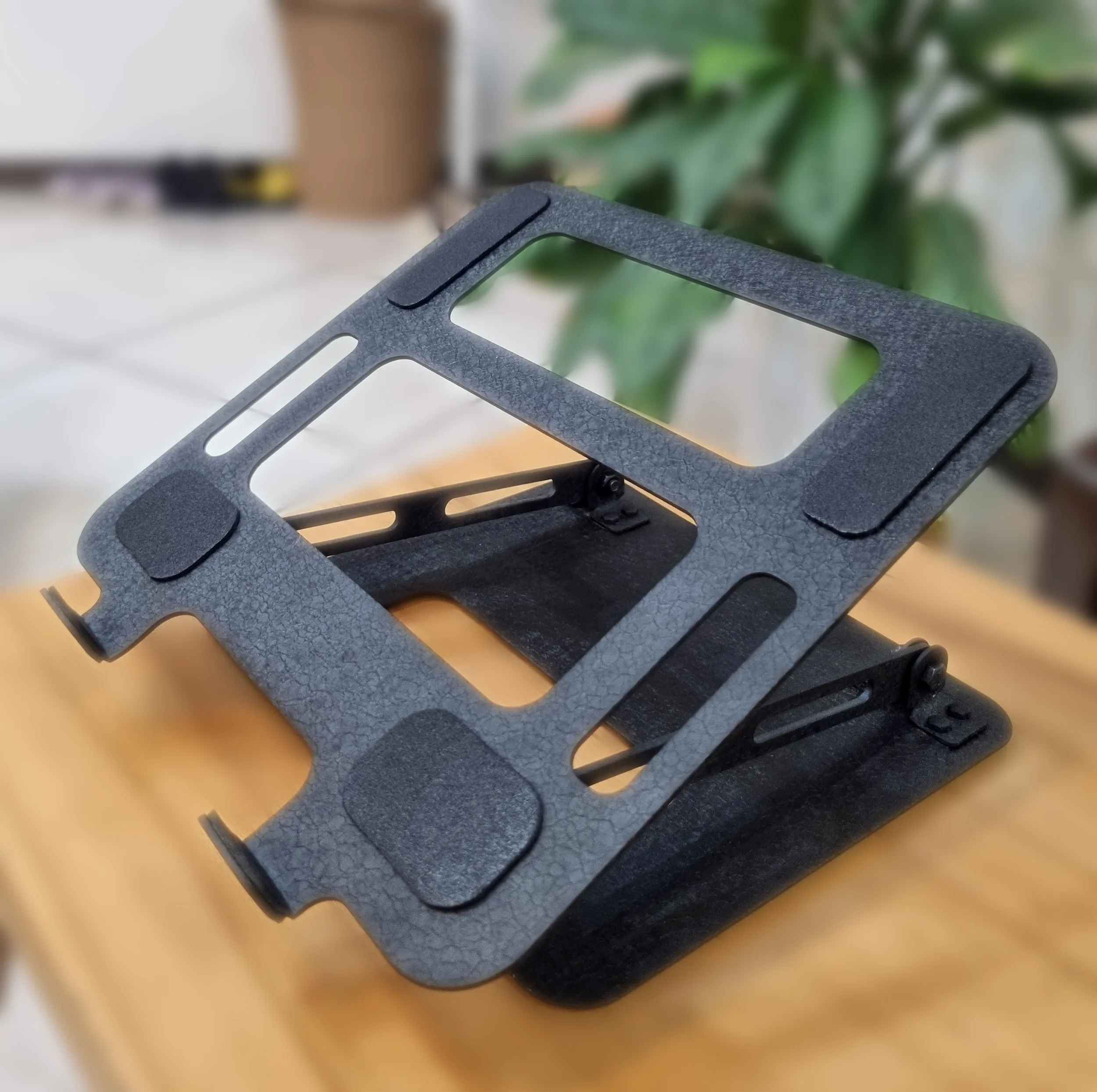 پایه نگهدارنده لپ تاپ مدل B05CH
