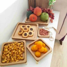 ظرف سرو چوبی پایه‌دار مدل ply05 مجموعه 5 عددی از چوب روس باکیفیت، ضدآب و بادوام مناسب آجیل‌خوری، میوه‌خوری و شکلات‌خوری، قابلیت شست‌وشو با دست و استفاده در میهمانی و پذیرایی