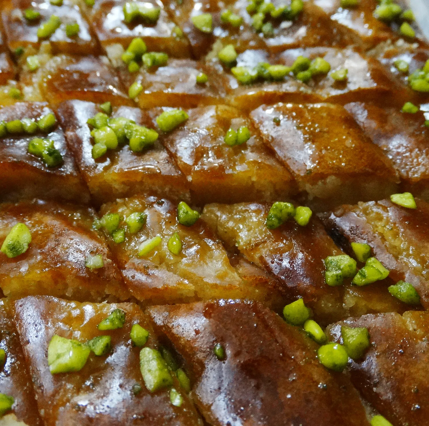شیرینی باقلوا بادام و پسته سنتی یزد - 750 گرم