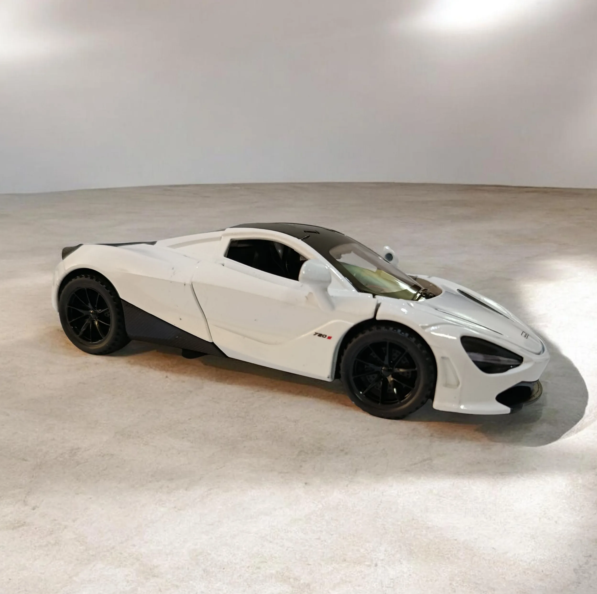 ماشین بازی مدل مکلارن 720s بدنه فلزی مقیاس 1:28