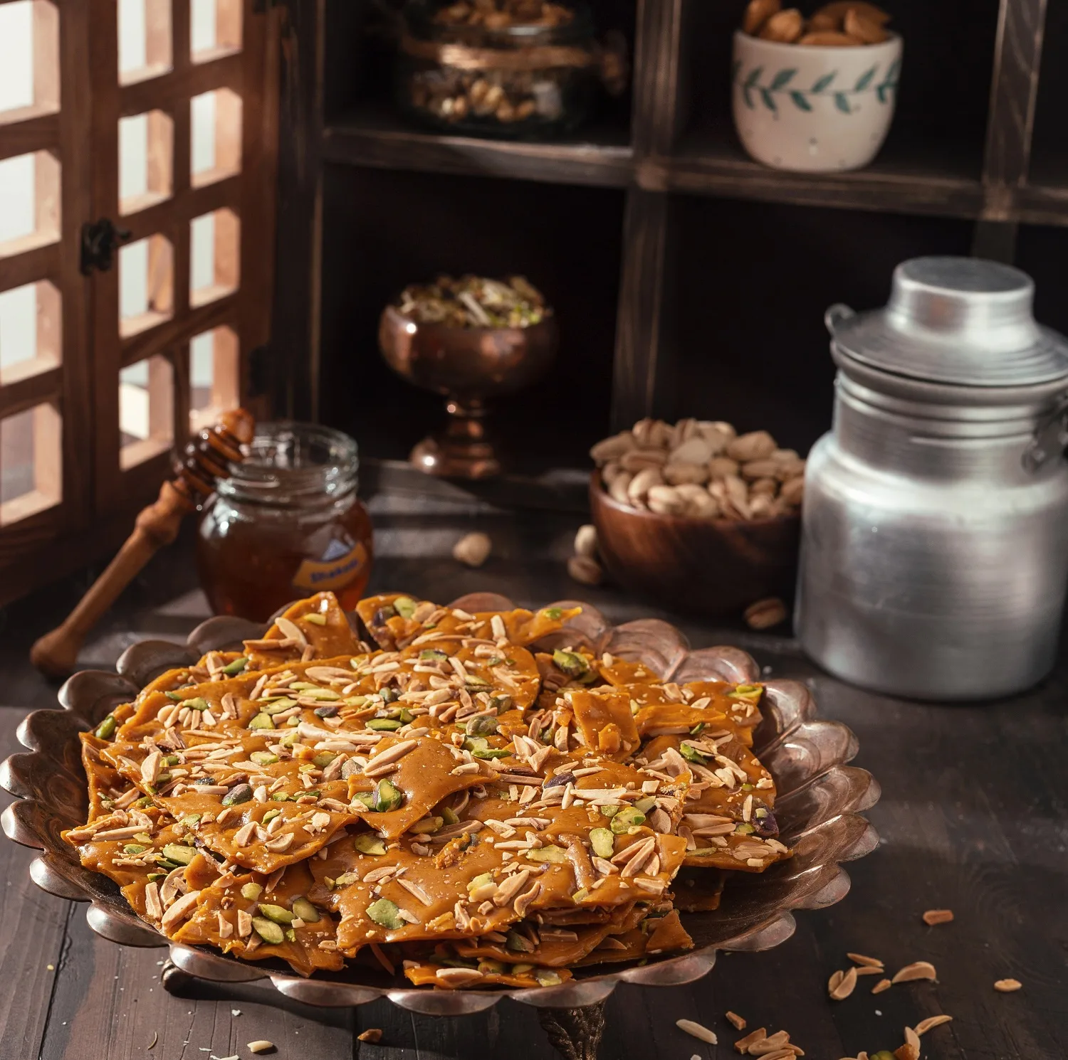 سوهان عسلی زعفرانی شیرین - 500 گرم