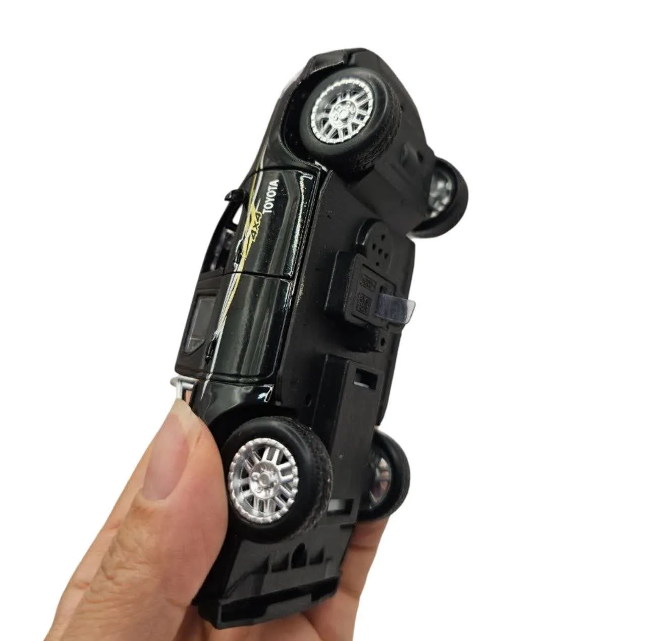 ماشین بازی ناب سل مدل تویوتا هایلوکس دو کابین فلزی چراغدار موزیکال کد Toyota Hilux Double Cab Metal with Lights& Musical