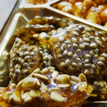 سوهان عسلی پنج مغز پذیرایی - 500 گرم