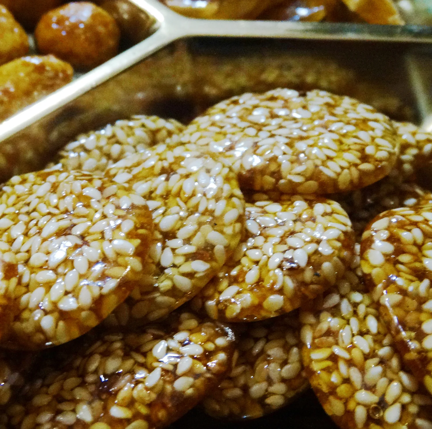 سوهان عسلی پنج مغز پذیرایی - 500 گرم