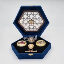 باکس کادویی شش ضلعی مخمل زعفران عاقله - 3 گرم به همراه هل - 10 گرم و قوری و هاون