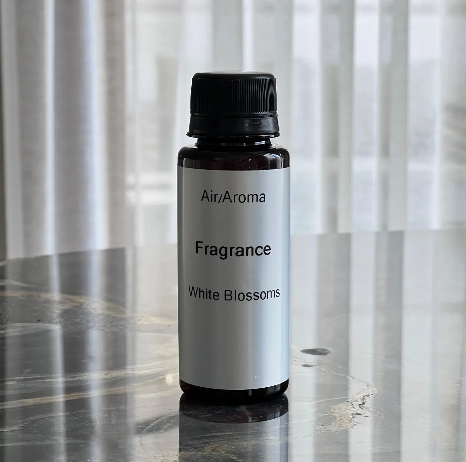 اسانس خوشبوکننده هوا ایرآروما مدل White Blossoms رایحه گلهای سفید حجم 100 میلی لیتر
