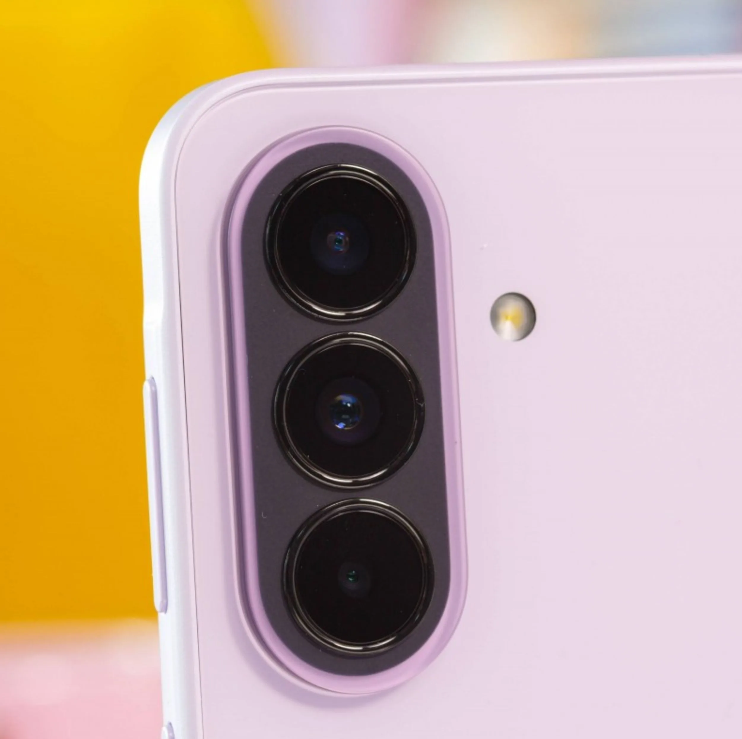 گوشی موبایل سامسونگ مدل Galaxy A37 دو سیمکارت ظرفیت 256 گیگابایت و رم 8 گیگابایت - ویتنام - به همراه شارژر 45 وات سامسونگ
