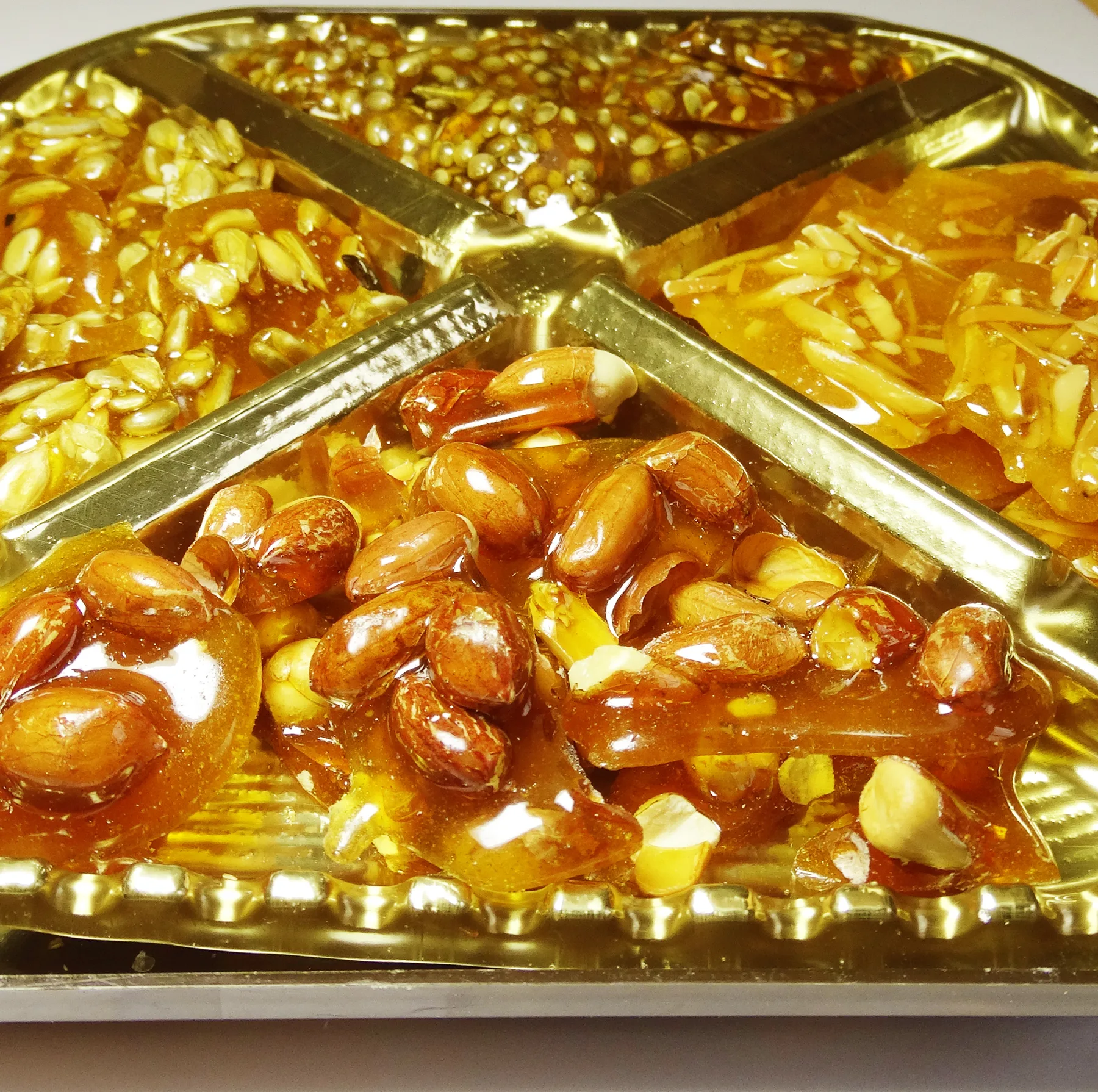 سوهان عسلی چهار مغز قم - 300 گرم