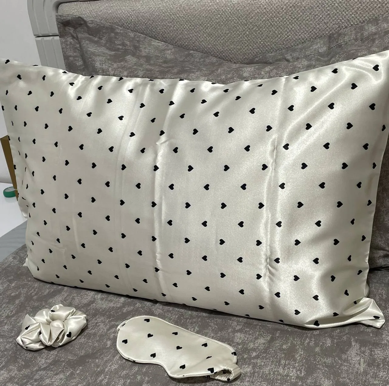 روبالشی مدل satin سایز 50*70 سانتی متر به همراه کش مو و چشم بند