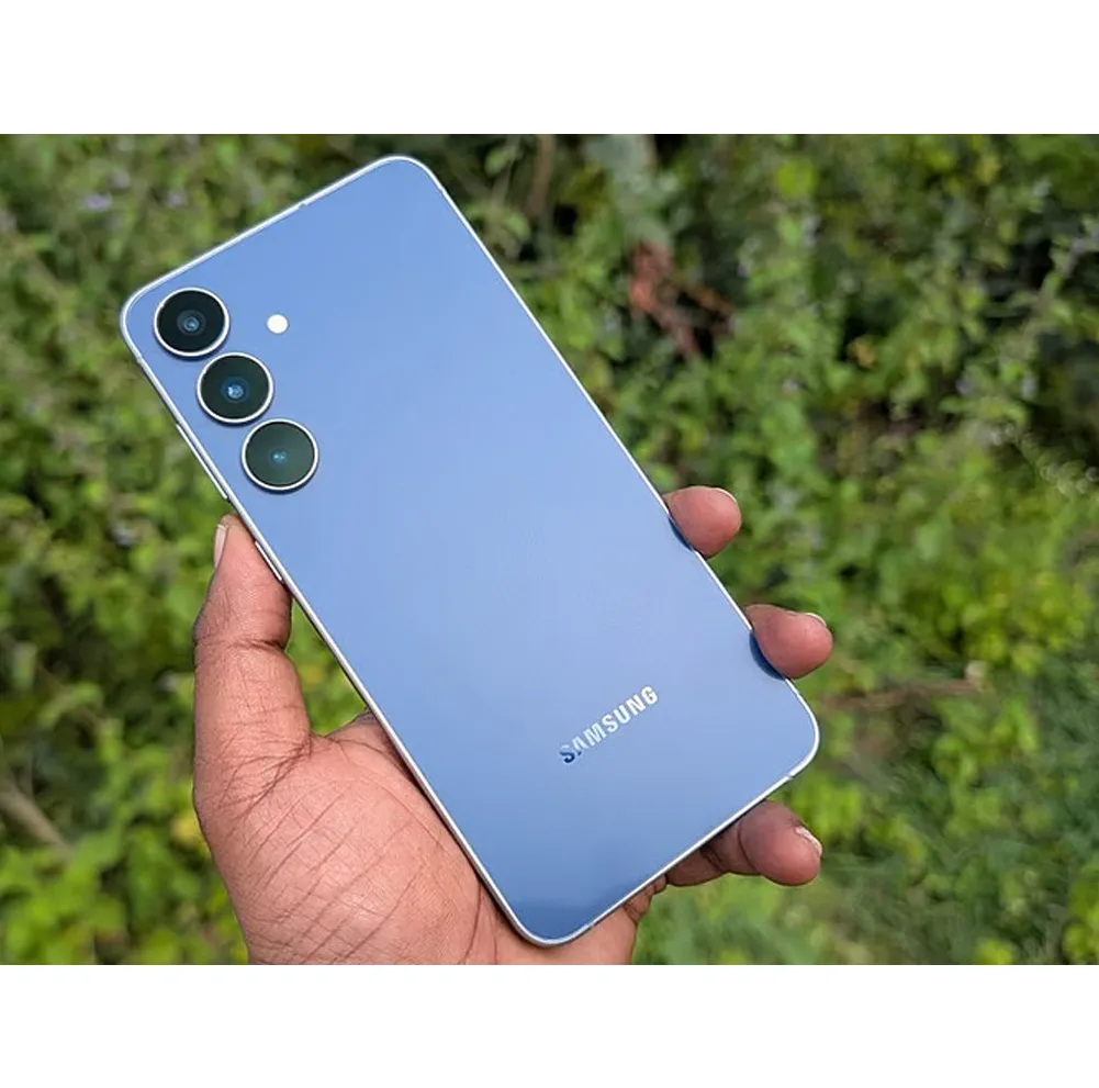 گوشی موبایل سامسونگ مدل Galaxy S25 FE دو سیم کارت ظرفیت 256 گیگابایت و رم 8 گیگابایت - ویتنام - به همراه شارژر 45 وات سامسونگ و کابل شارژ USB-C به طول 1.8 متر