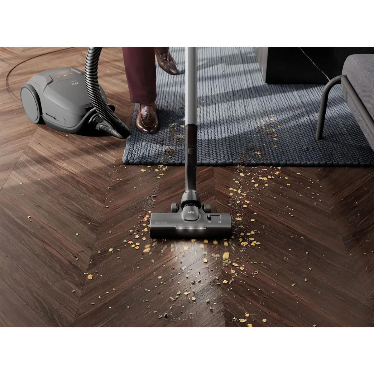 جاروبرقی 650 وات آ ا گ مدل AB81A2DG