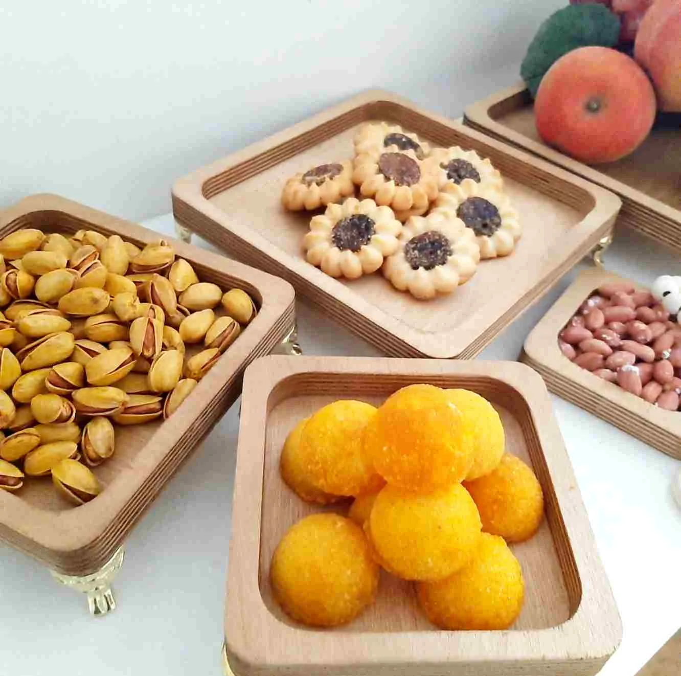 ظرف سرو چوبی پایهدار مدل ply05 مجموعه 5 عددی از چوب روس باکیفیت، ضدآب و بادوام مناسب آجیلخوری، میوهخوری و شکلاتخوری، قابلیت شستوشو با دست و استفاده در میهمانی و پذیرایی