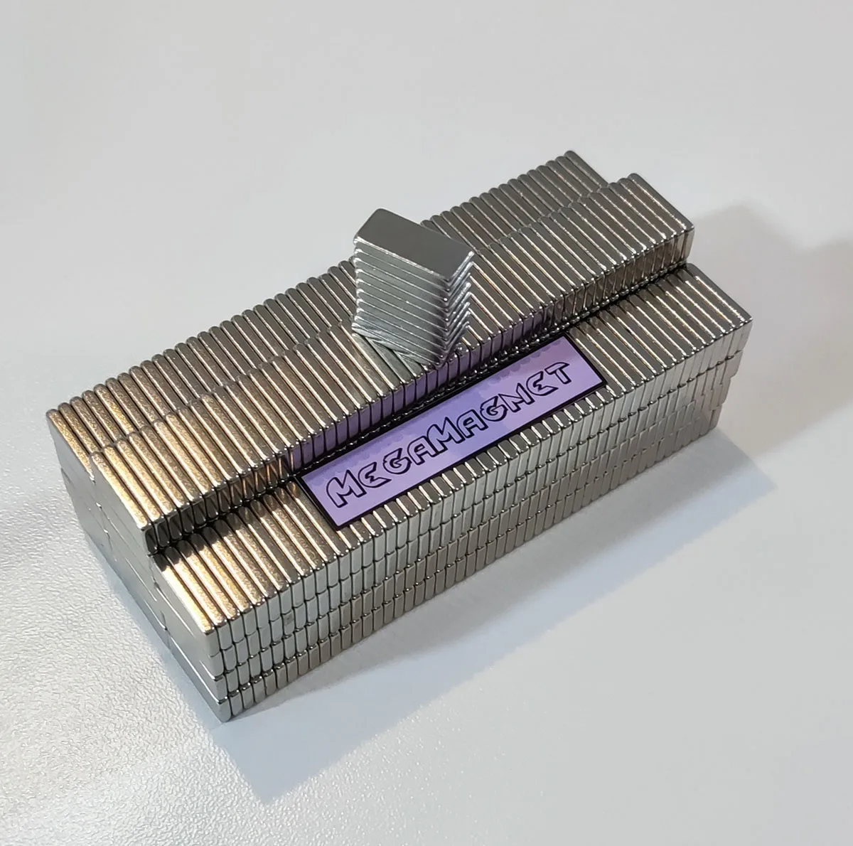 آهن ربا مدل نئودیمیوم بلوک کد B15x7x2mm بسته 20 عددی