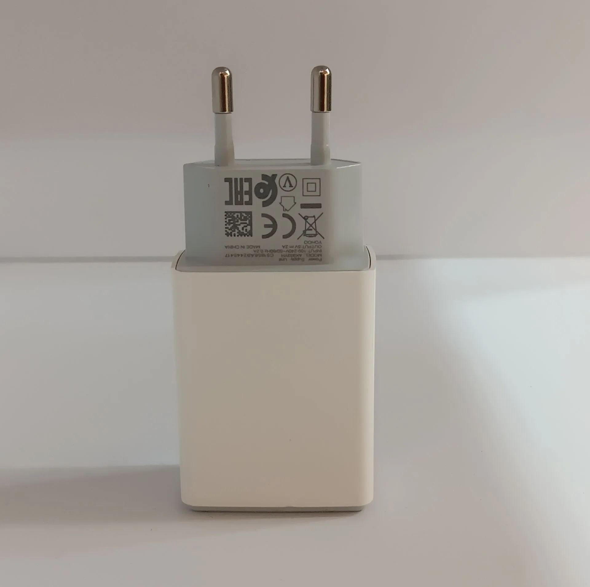شارژر دیواری 10 وات اوپو مدل AK933YH به همراه کابل USB-C