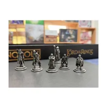 بازی فکری مونوپولی ارباب حلقهها فکرآوران مدل Monopoly بازی استراتژیک 2 تا 6 نفره با کنترل حلقه قدرت، نقشآفرینی، جمعآوری امتیاز و مدت زمان بیش از یک ساعت مناسب 8 سال به بالا