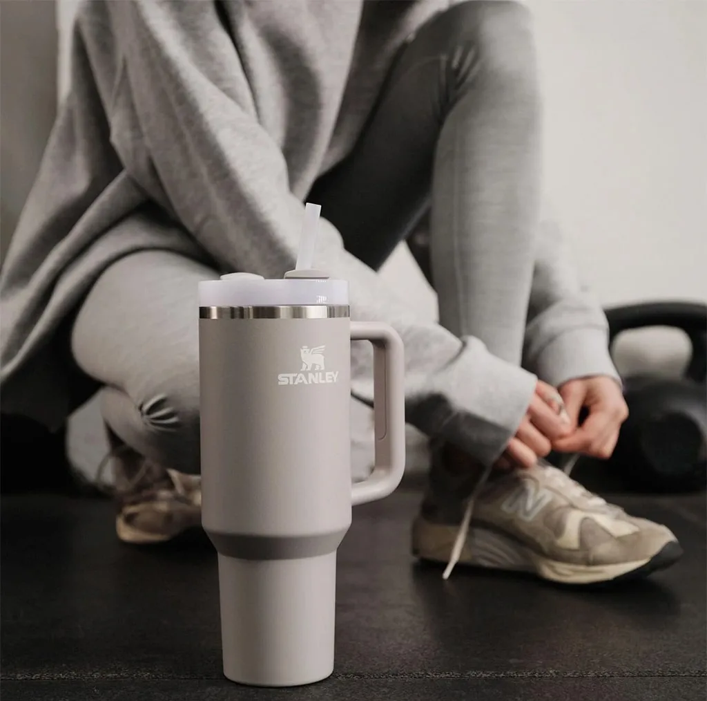 ماگ استنلی مدل Quencher Tumbler H2.0 کد 40oz گنجایش 1.18 لیتر