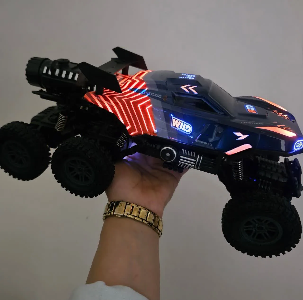 ماشین بازی کنترلی ناب سل مدل آفرود فنری چراغدار دودزا شارژی 6 چرخ 6 کانال کد SPRAY CLIMBING CAR SCALE 1:16 LIGHT FUNCTION 27 MHZ RADIO OPERATION