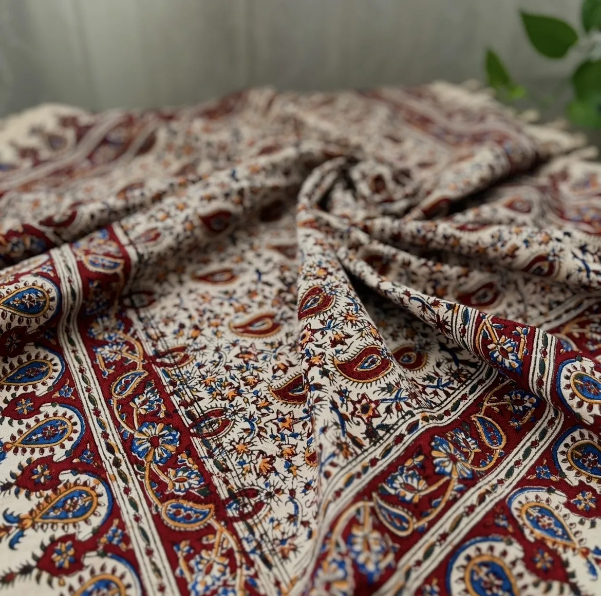 رومیزی قلمکار مدل بته جقه اصفهان سایز 100*100