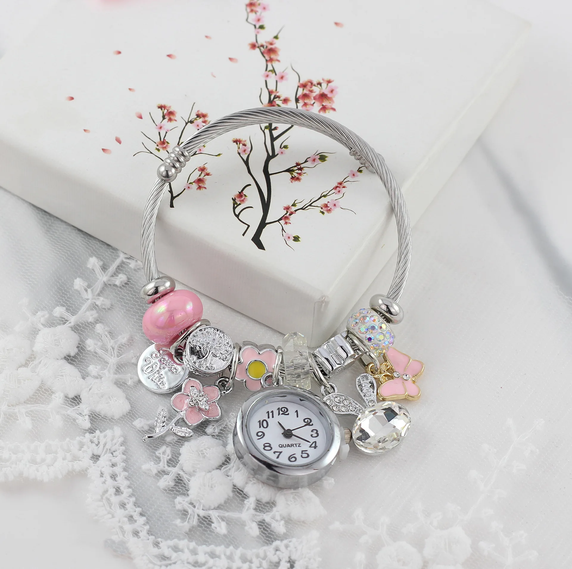 دستبند زنانه مدل گل کد AAD619