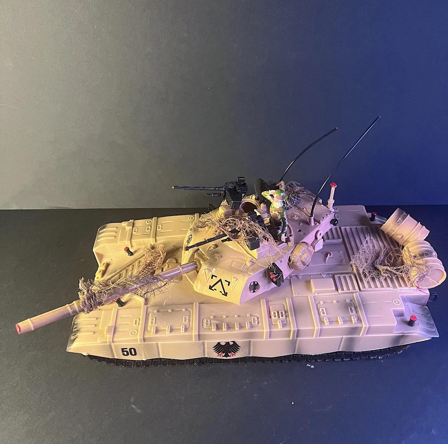 اسباب بازی جنگی مدل تانک leopard 2