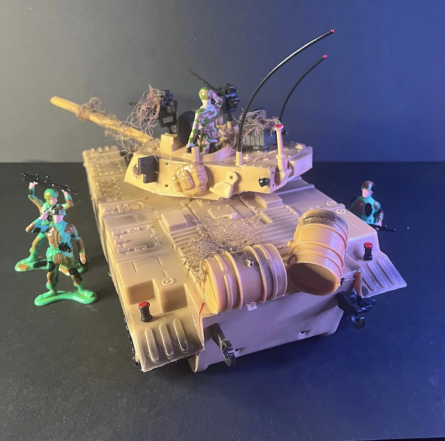 اسباب بازی جنگی مدل تانک leopard 2