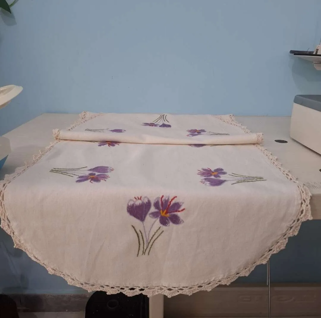 رومیزی سوزن دوزی مدل متقال گلدوزی شده