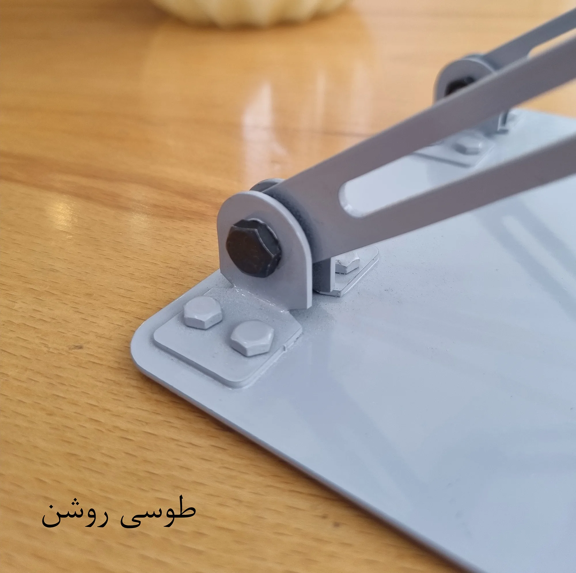 پایه نگهدارنده گوشی موبایل و تبلت مدل B04