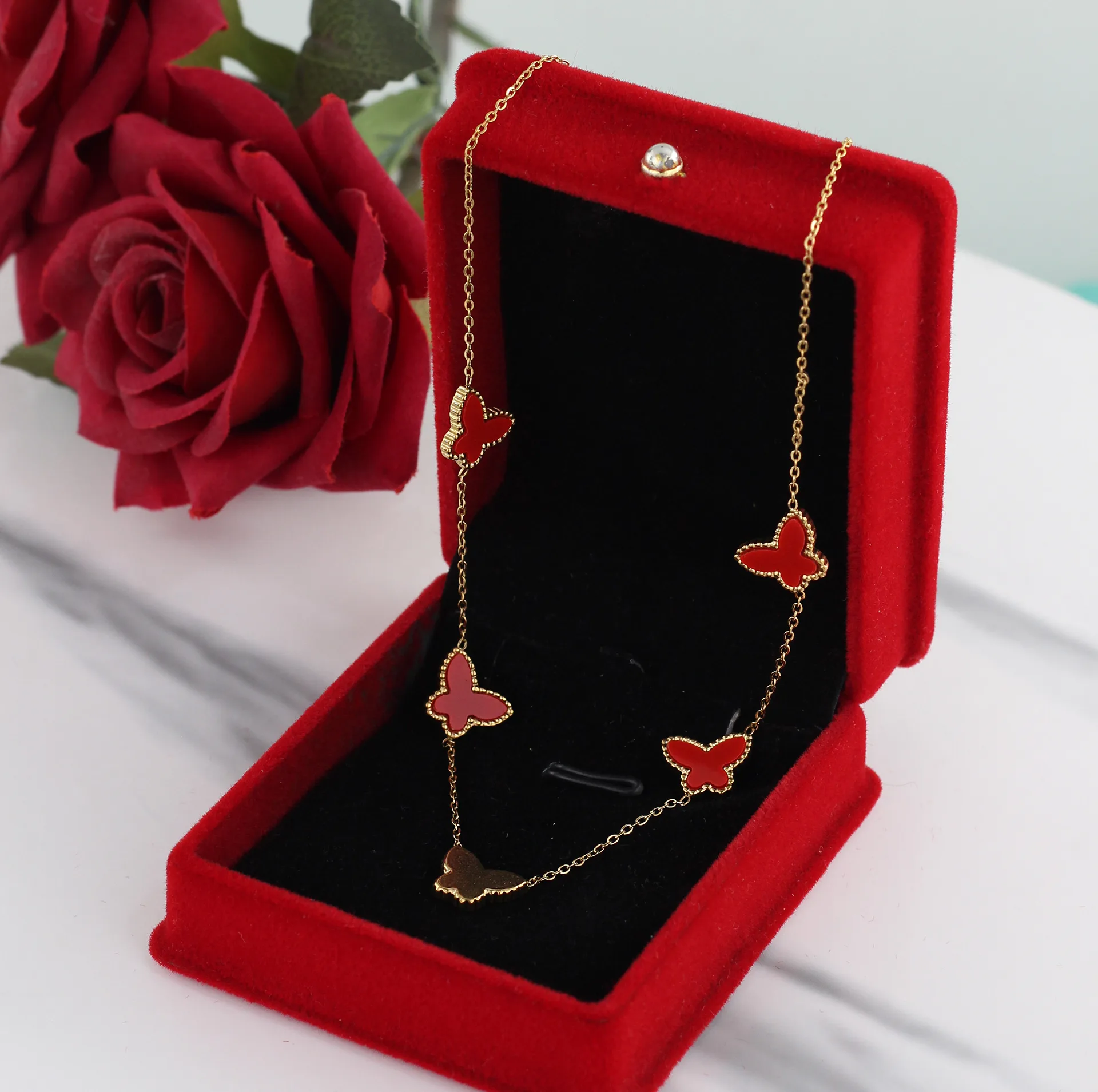 گردنبند زنانه مدل پروانه کد AAB439