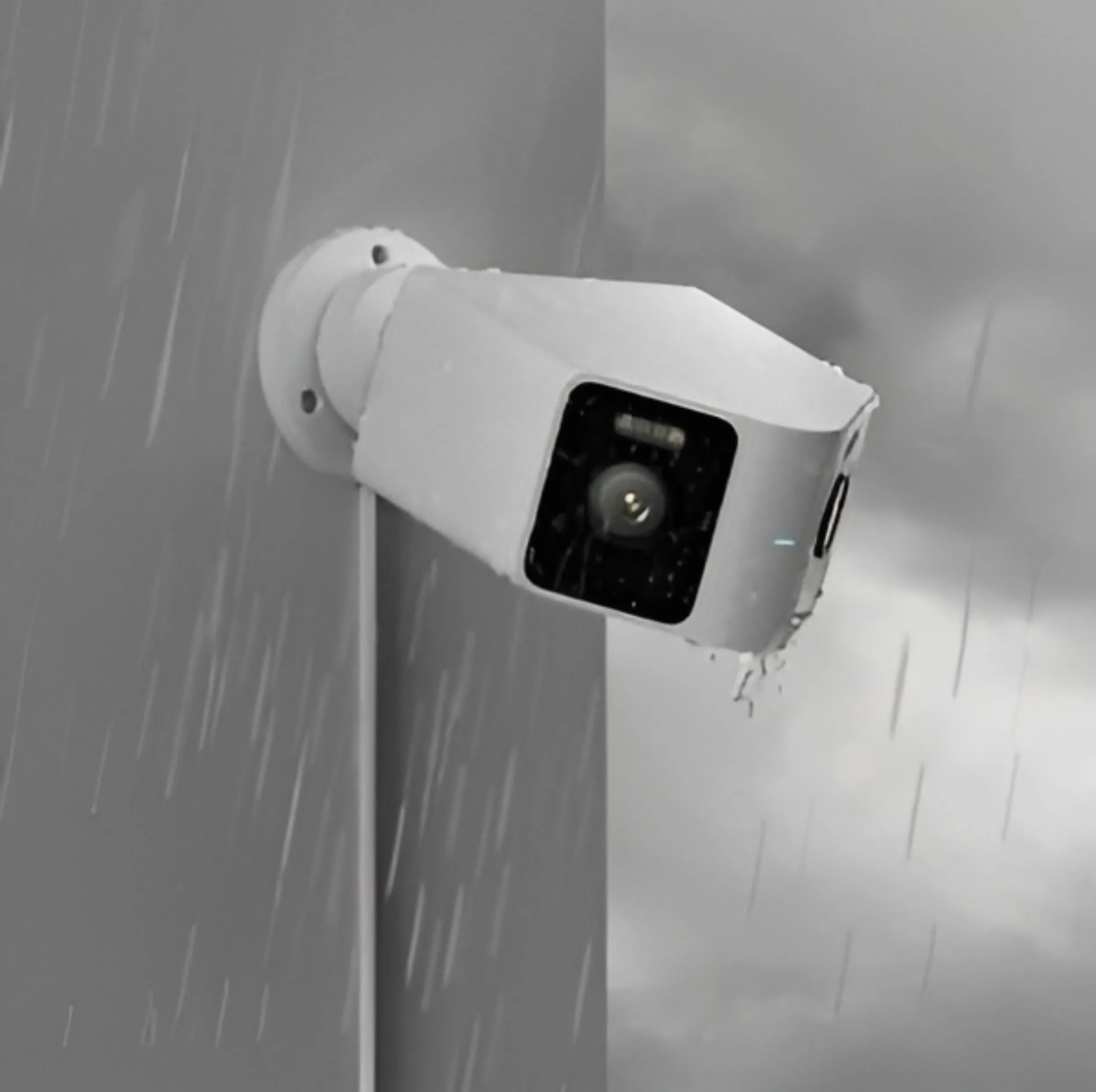 دوربین مداربسته تحت شبکه بولت شیائومی مدل MJSXJ26CM با اتصال LAN، رزولوشن 2304×1296 پیکسل، دید در شب هوشمند، استاندارد IP66، میکروفون داخلی و پشتیبانی از کارت حافظه micro SD تا 256 گیگابایت