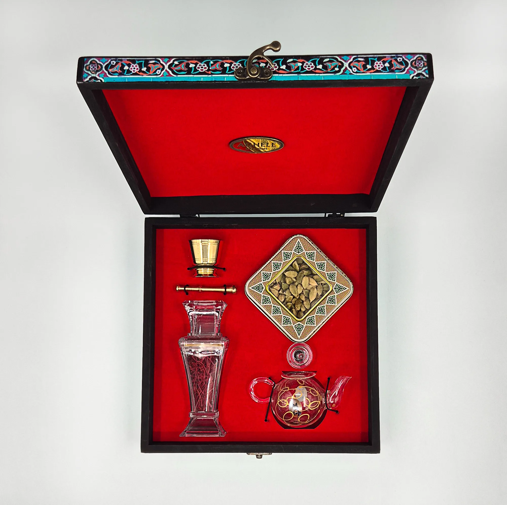 زعفران کادویی عاقله - 5 گرم به همراه هل - 40 گرم و قوری و هاون