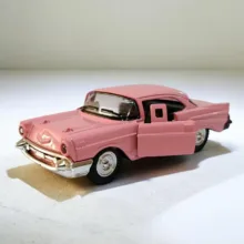 ماشین بازی مدل شورلت Chevrolet Bel Air 1957 فلزی با درِ بازشو مقیاس 1:32 طراحی با جزئیات دقیق