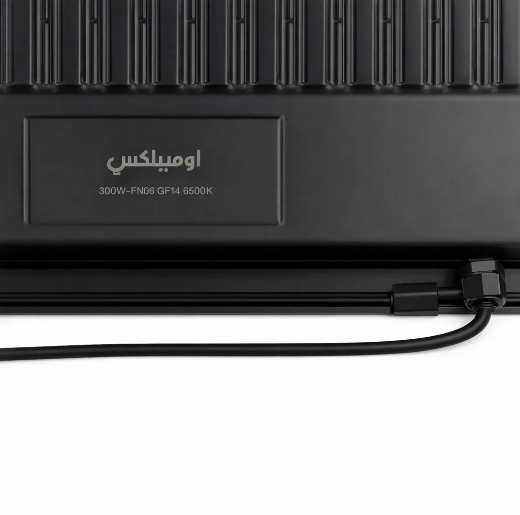 پروژکتور ال ای دی 300 وات اومیلکس مدل IP65