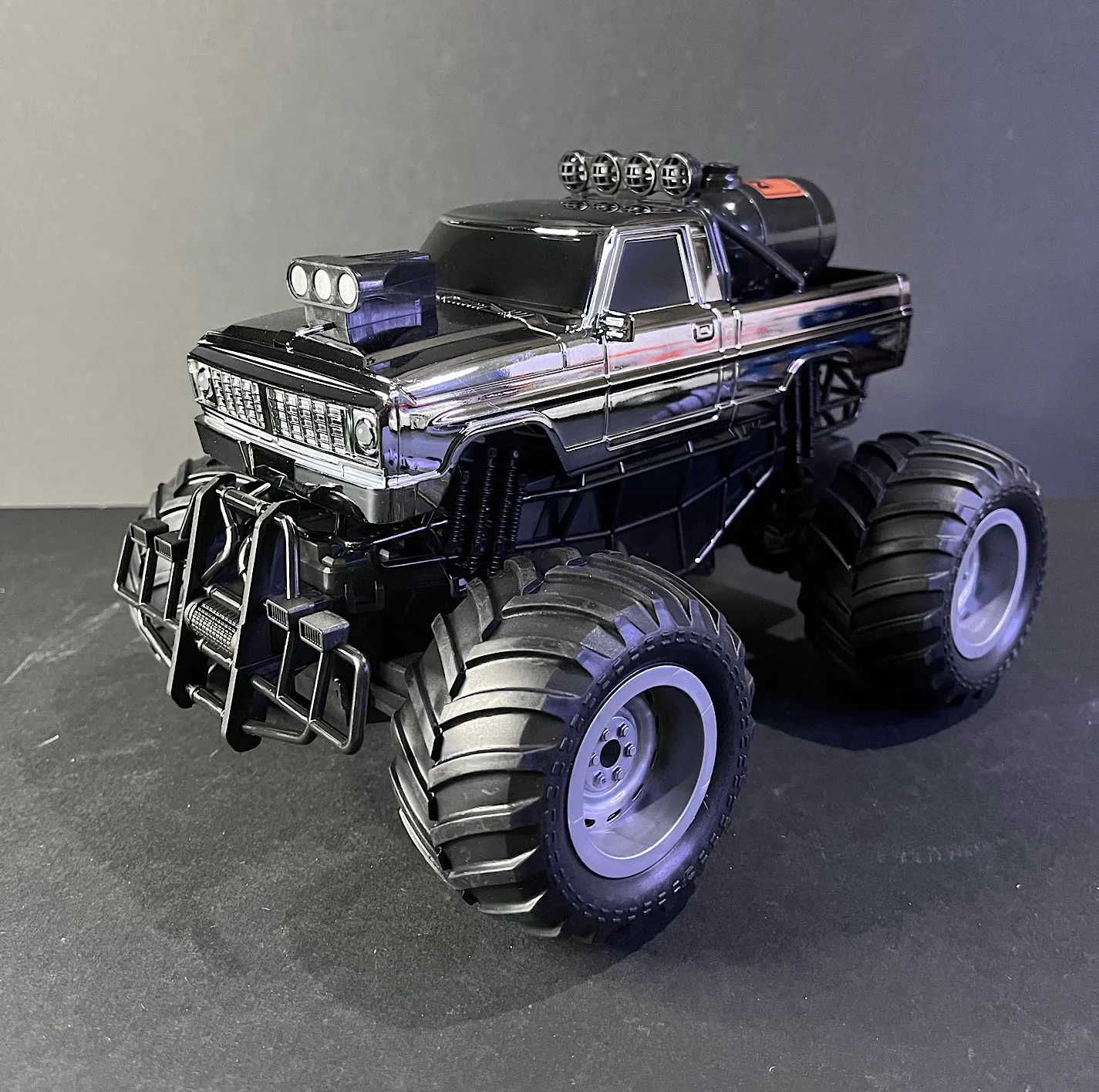 ماشین کنترلی مدل فورد f150