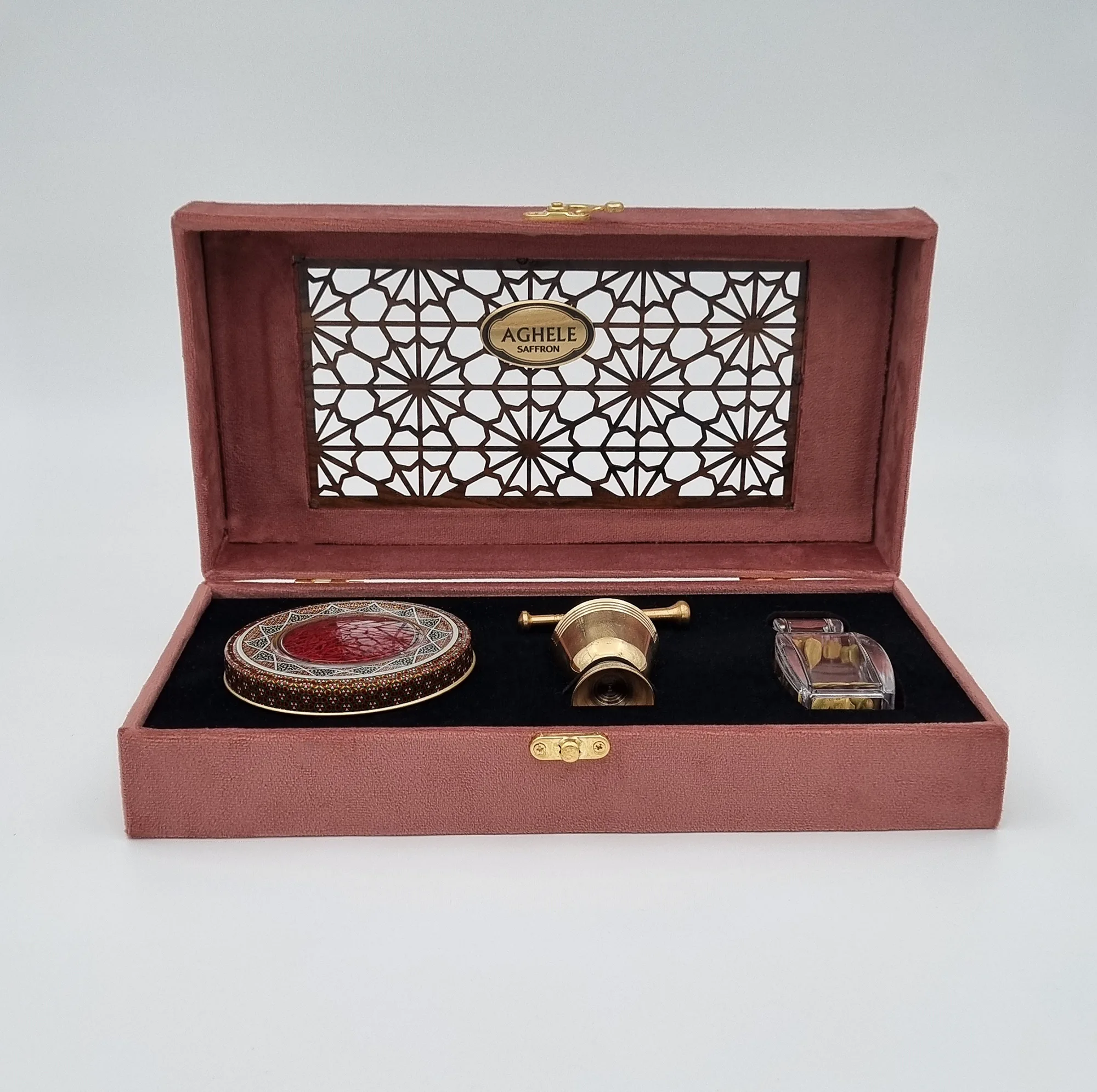 زعفران کادویی عاقله - 3 گرم به همراه هل - 10 گرم و هاون
