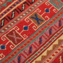 گلیم دستبافت نیم متری مدل ورنی زمینه قرمز کد 40404104