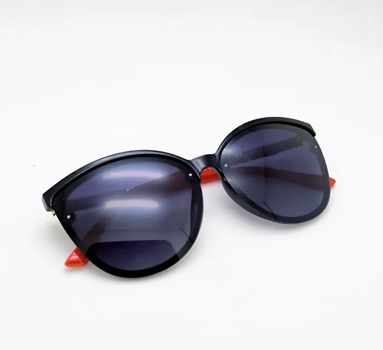عینک آفتابی زنانه کارازا کد 2095-C4
