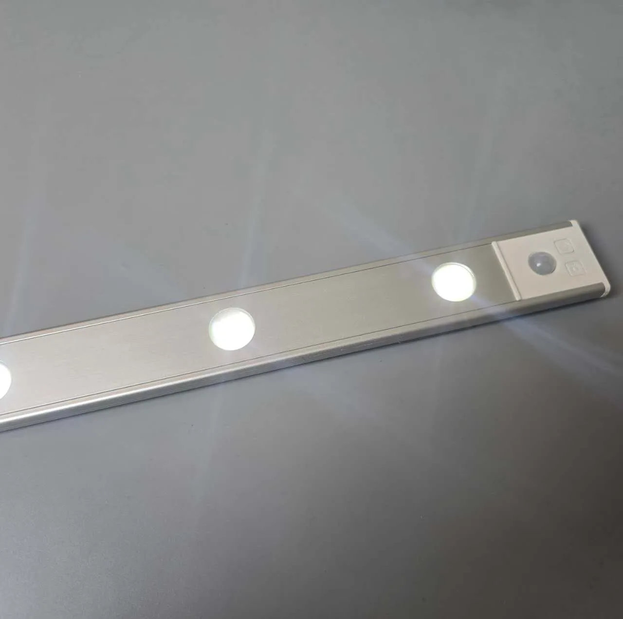 چراغ ال ای دی مدل زیر کابینتی کد LED8-80CM