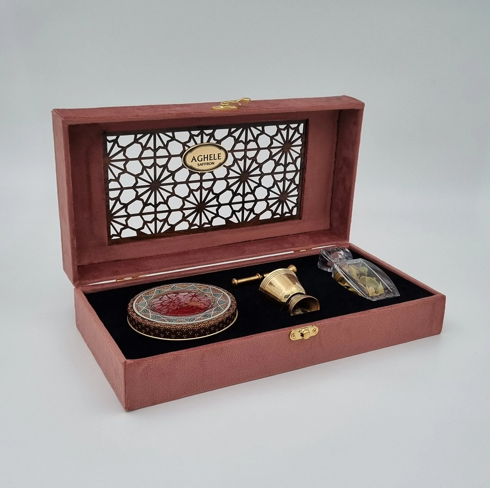 زعفران کادویی عاقله - 3 گرم به همراه هل - 10 گرم و هاون