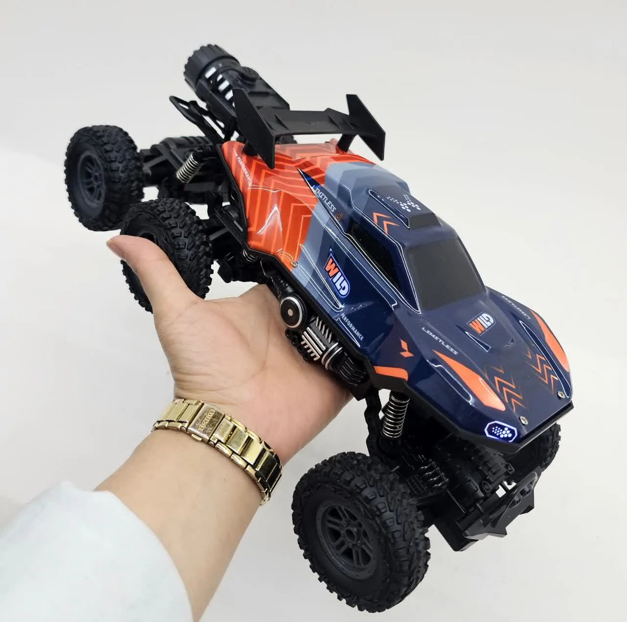 ماشین بازی کنترلی ناب سل مدل آفرود فنری چراغدار دودزا شارژی 6 چرخ 6 کانال کد SPRAY CLIMBING CAR SCALE 1:16 LIGHT FUNCTION 27 MHZ RADIO OPERATION