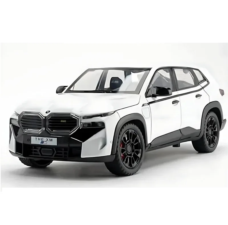 ماشین بازی شاسیبلند غیرکنترلی مدل BMW XM با بدنه فلزی، درهای بازشو از بغل، آینه متحرک، چرخهای پلاستیکی و منبع انرژی باتری سکهای