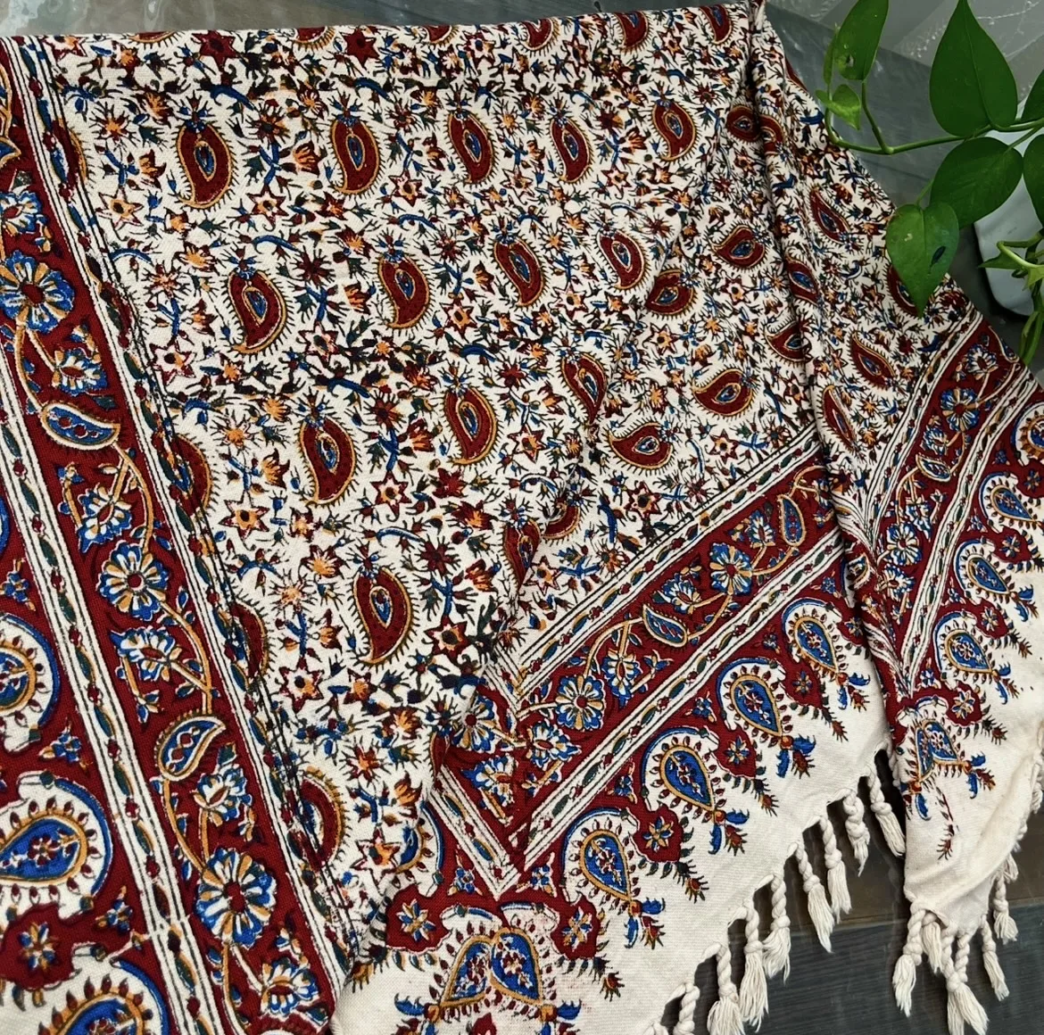 رومیزی قلمکار مدل بته جقه اصفهان سایز 100*100